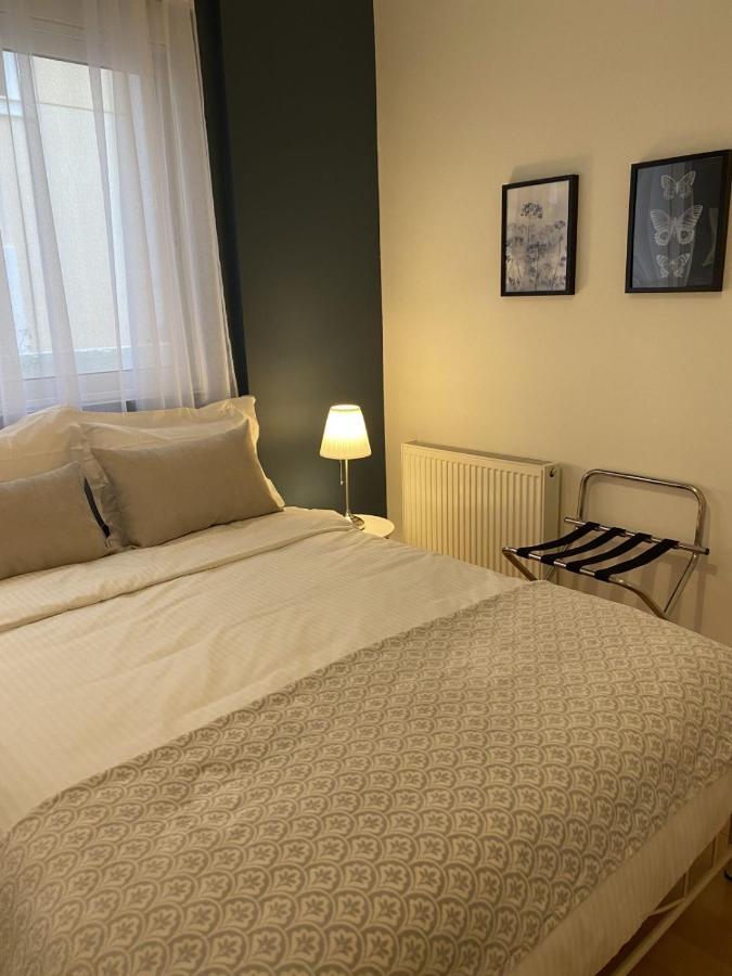 Elegant Glyfada Apartment-Private Garden-Near Metro Athens Exterior photo